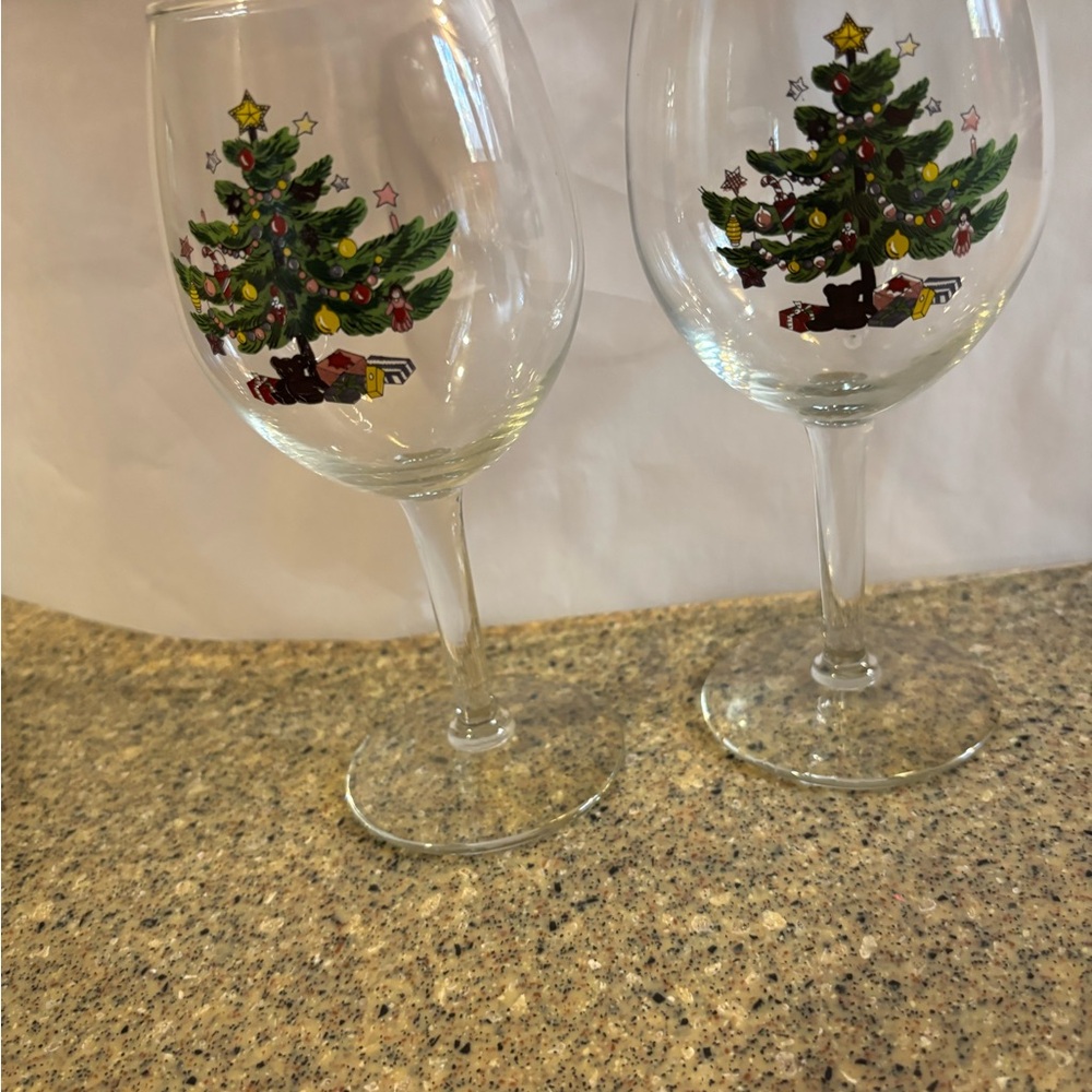 Nikko Christmas Tree Design wine glasses